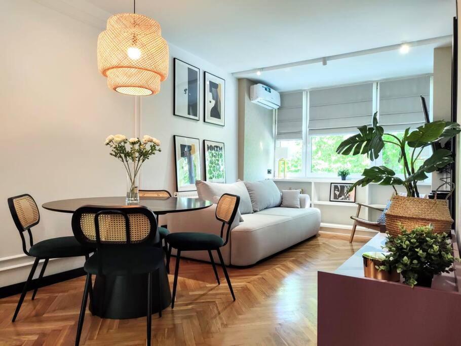 No. 8 / Nr 8 By Cooee Warszawa